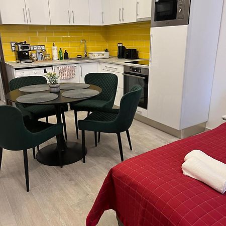 Center Apartman In The Famous Hajos Street Budapeste Exterior foto