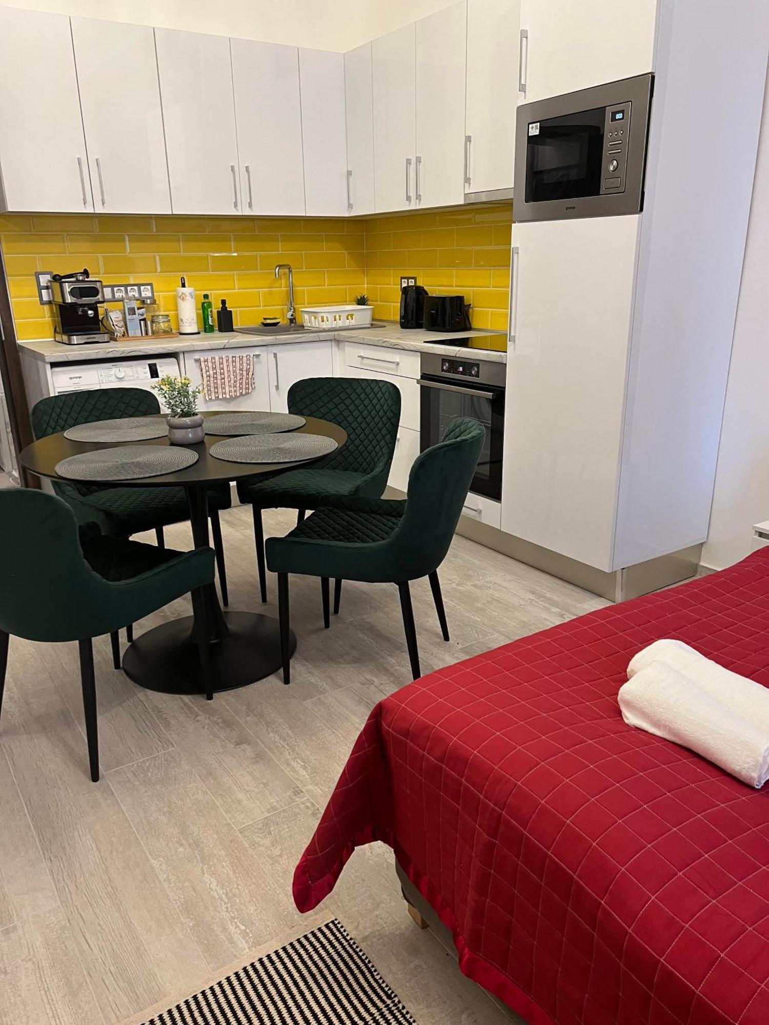 Center Apartman In The Famous Hajos Street Budapeste Exterior foto